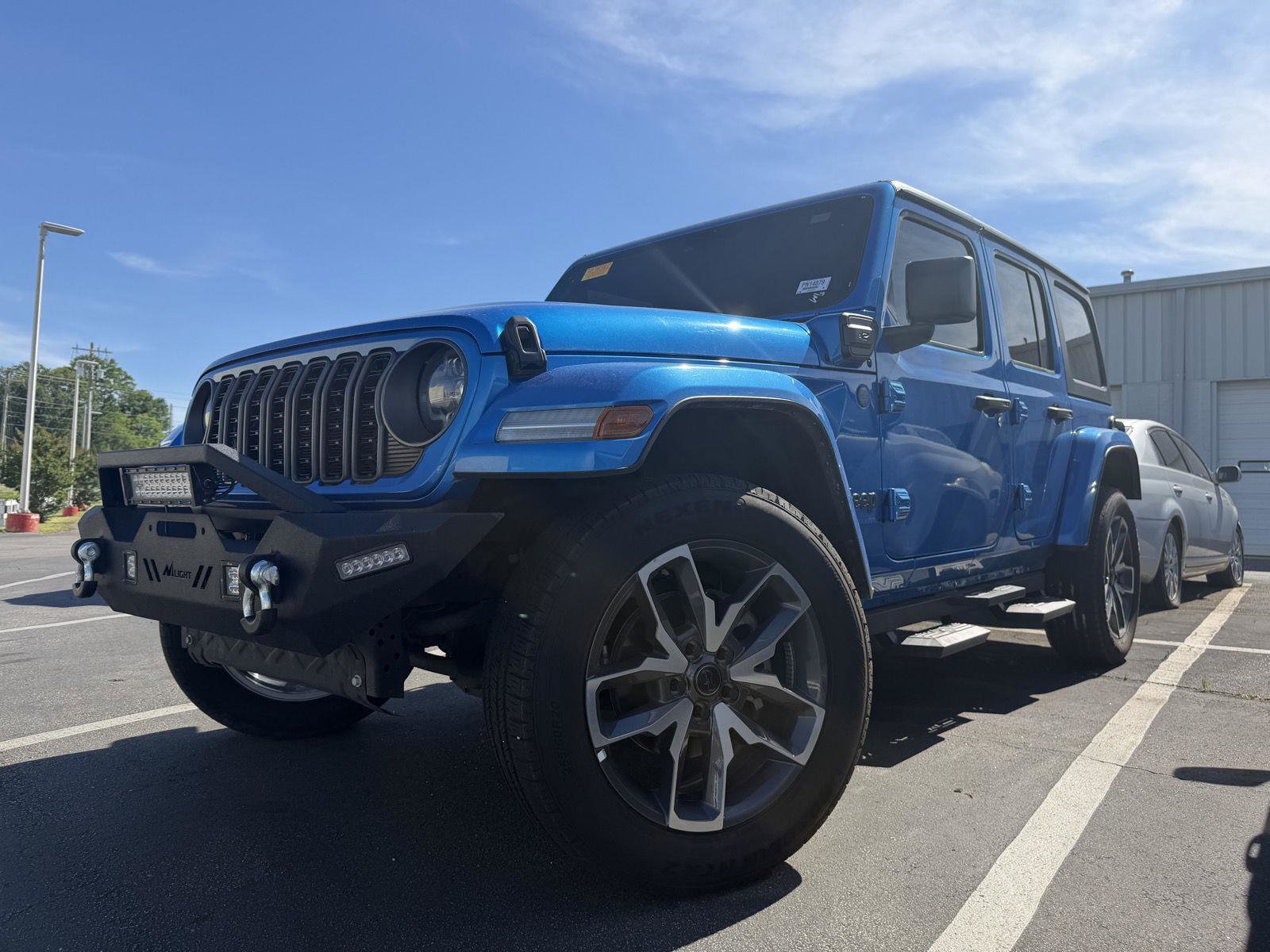 Used 2024 Jeep Wrangler Unlimited w/ Convenience Group AWD/4WD image 14