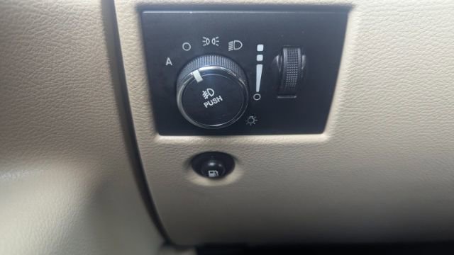 Used 2011 Jeep Grand Cherokee Limited image 29