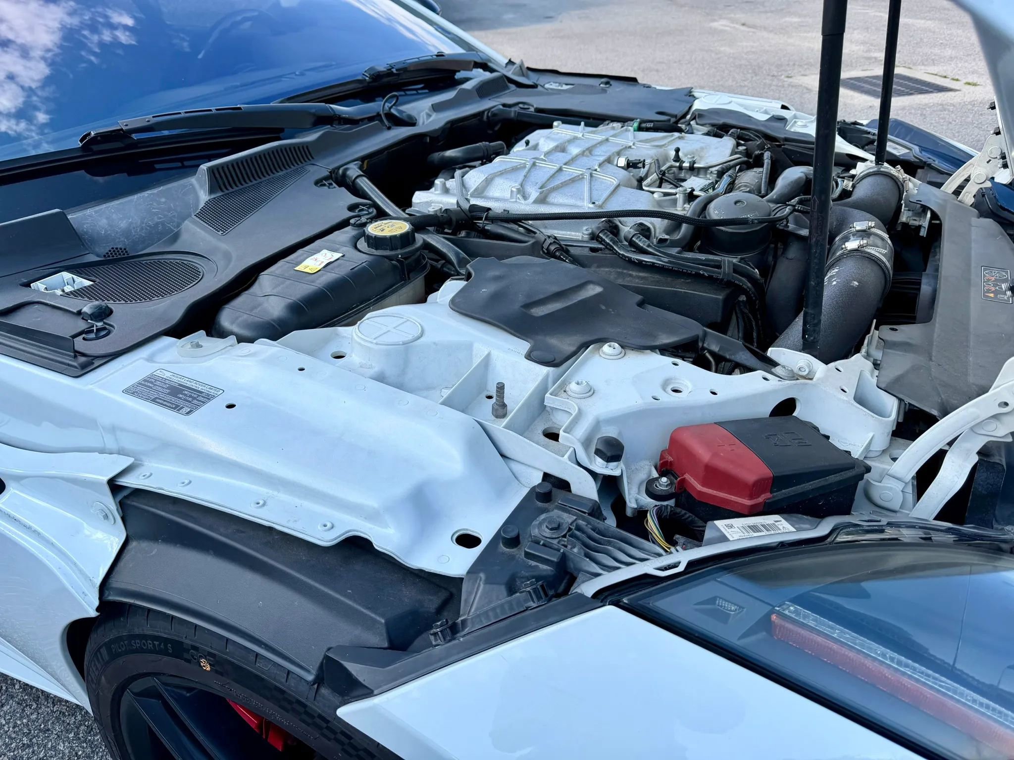 Used 2017 Jaguar F-TYPE R AWD/4WD image 10