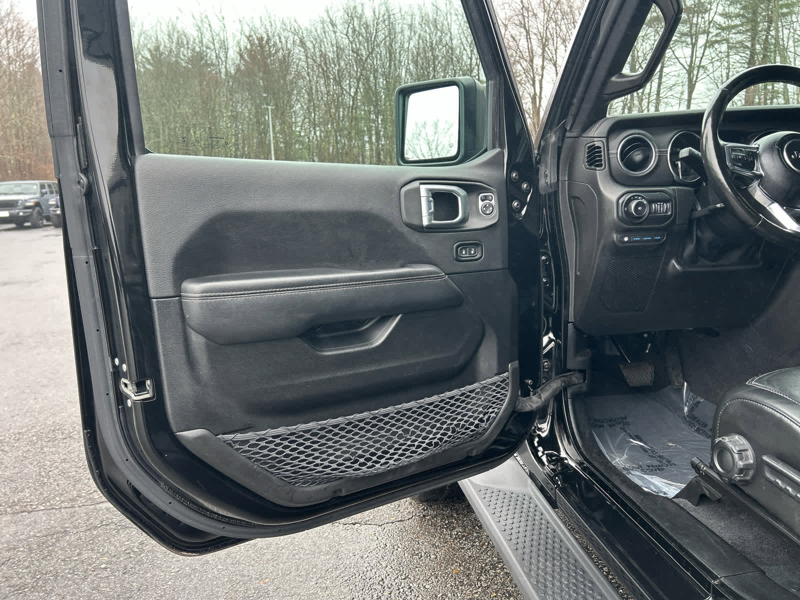 Used 2022 Jeep Wrangler Unlimited Sahara w/ Cold Weather Group image 18