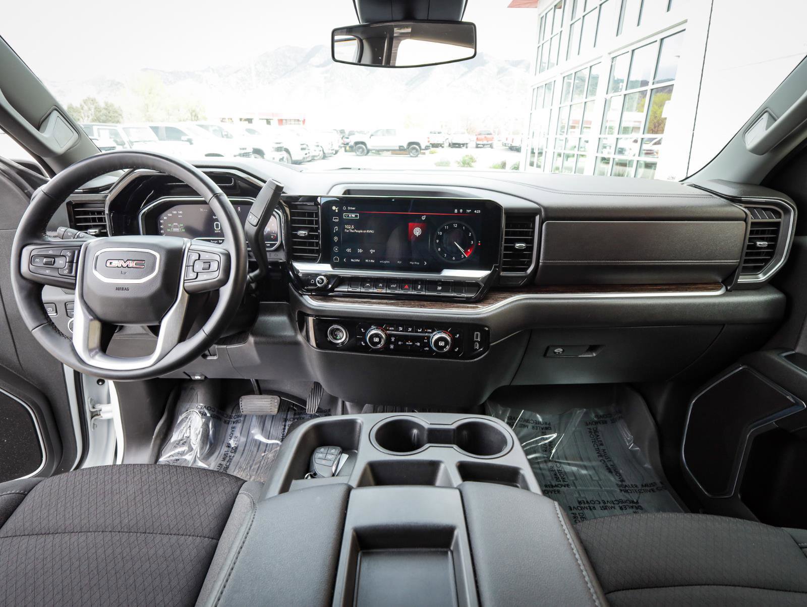 Used 2023 GMC Sierra 1500 SLE image 17