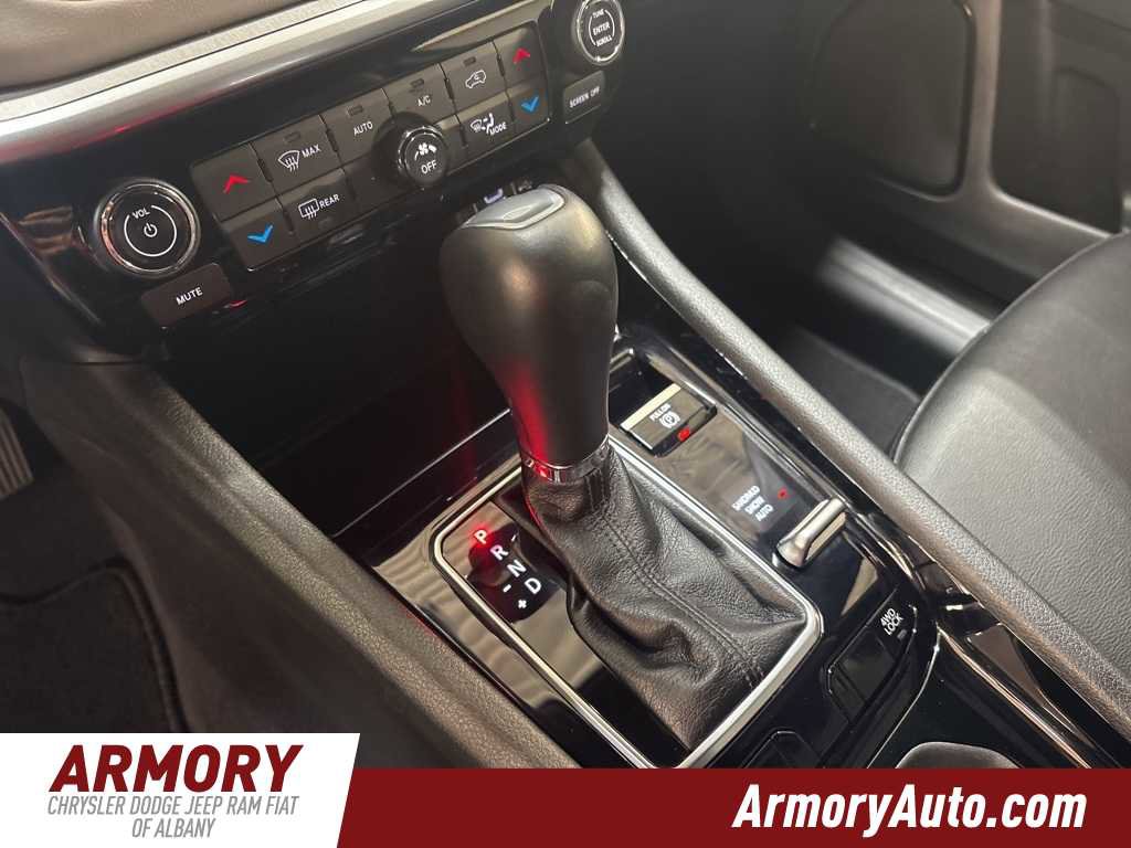 Used 2025 Jeep Compass Limited image 20