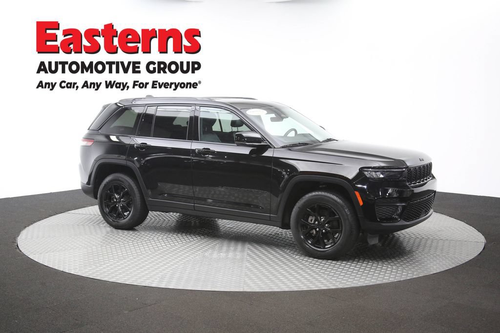 Used 2025 Jeep Grand Cherokee Altitude AWD/4WD image 48