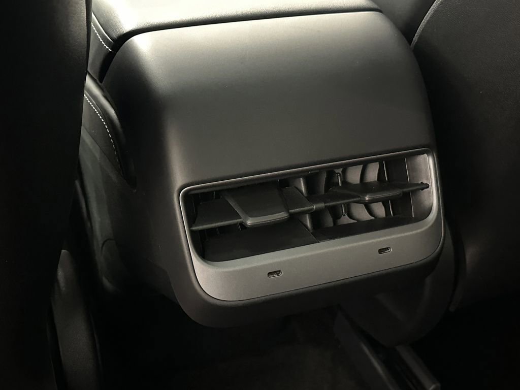 Used 2021 Tesla Model Y Long Range image 25