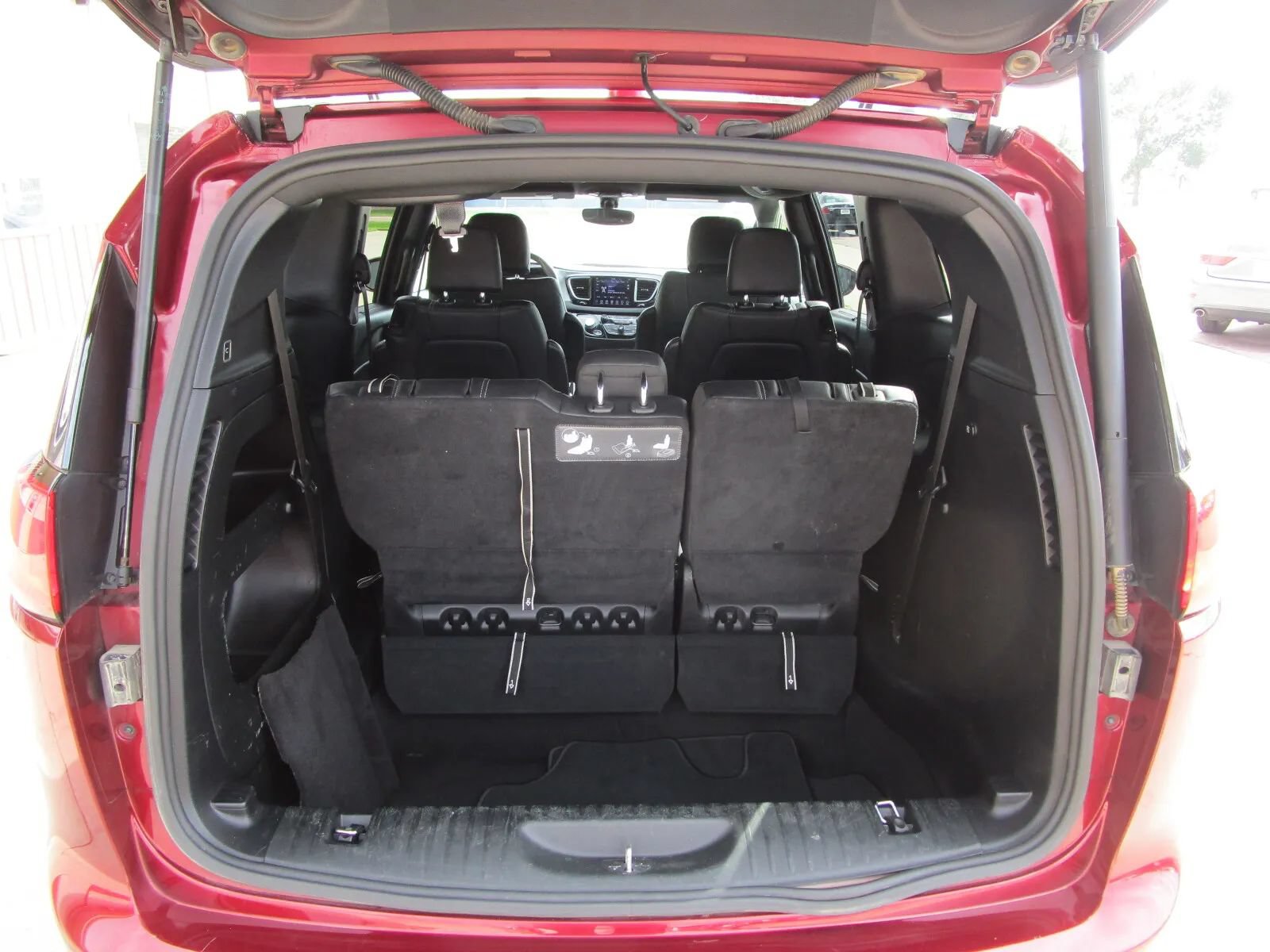 Used 2018 Chrysler Pacifica Touring-L FWD image 10