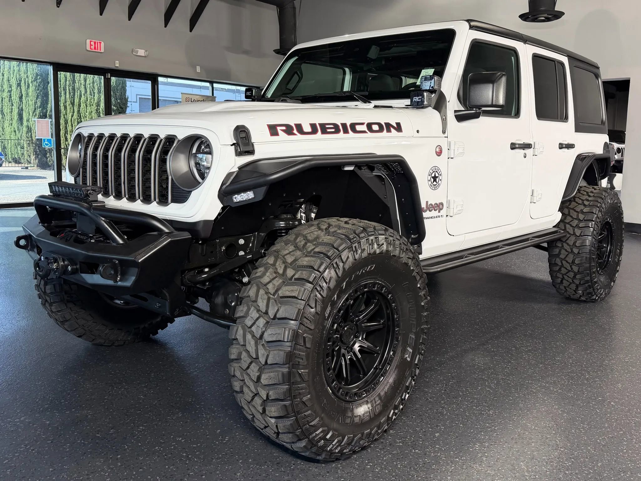 Used 2025 Jeep Wrangler Unlimited Rubicon AWD/4WD image 7