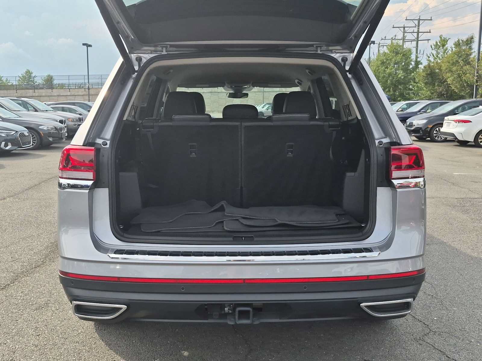 Used 2024 Volkswagen Atlas SE w/ Black Wheel Package AWD/4WD image 32