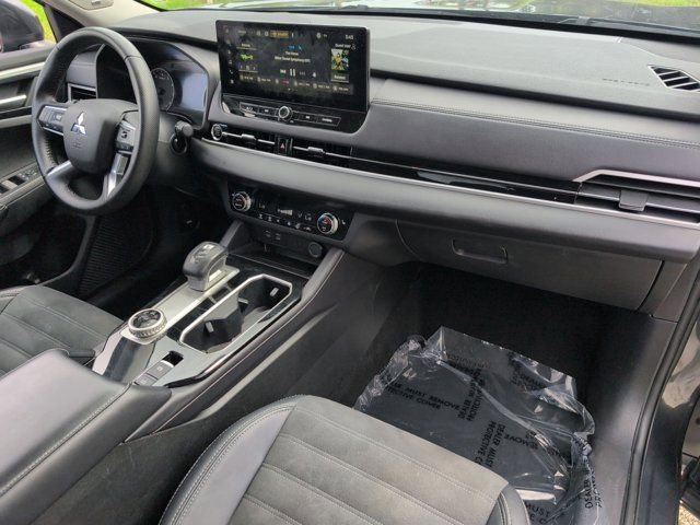 Used 2025 Mitsubishi Outlander SE FWD image 33