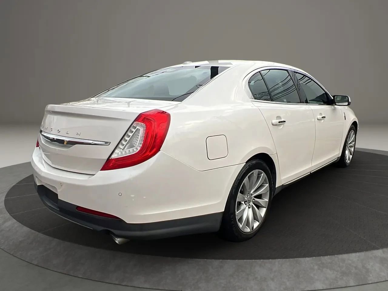 Used 2015 Lincoln MKS AWD w/ Equipment Group 101A image 5