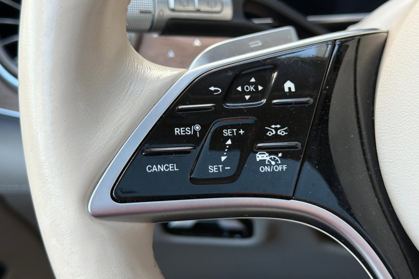 Used 2023 Mercedes-Benz EQS 450+ SUV image 31