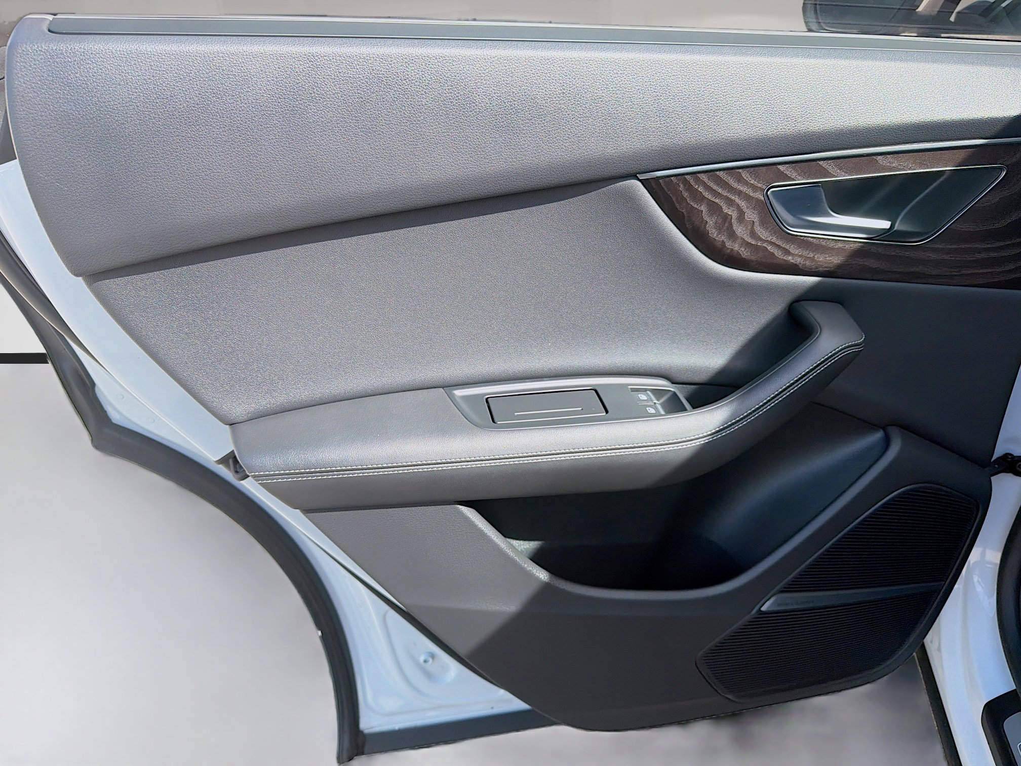 Used 2023 Audi Q8 Prestige image 24