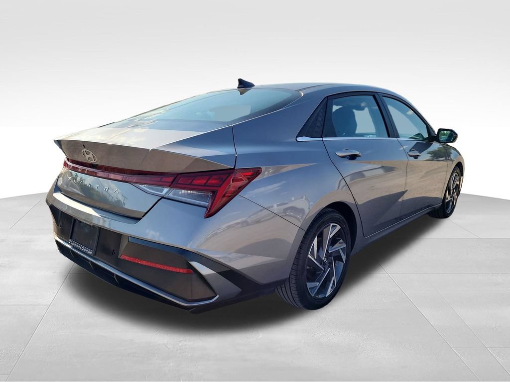 Used 2024 Hyundai Elantra Limited FWD image 8