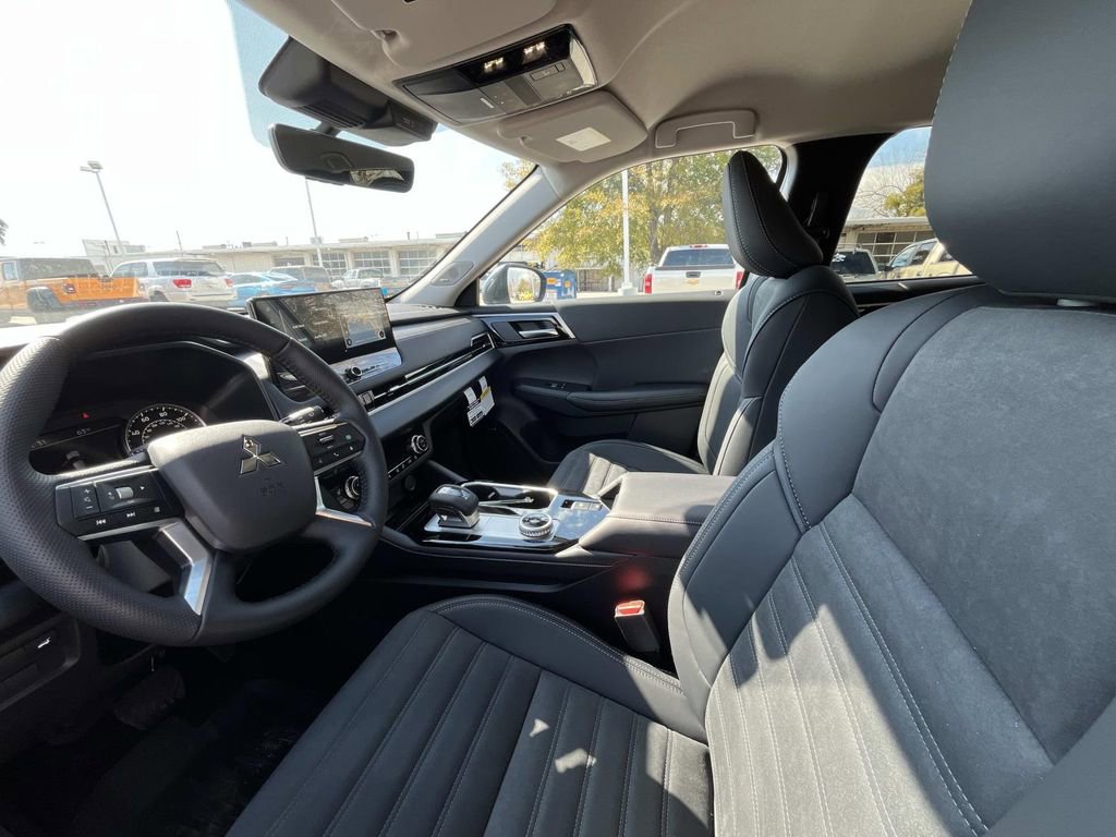 New 2026 Mitsubishi Outlander SE FWD image 9