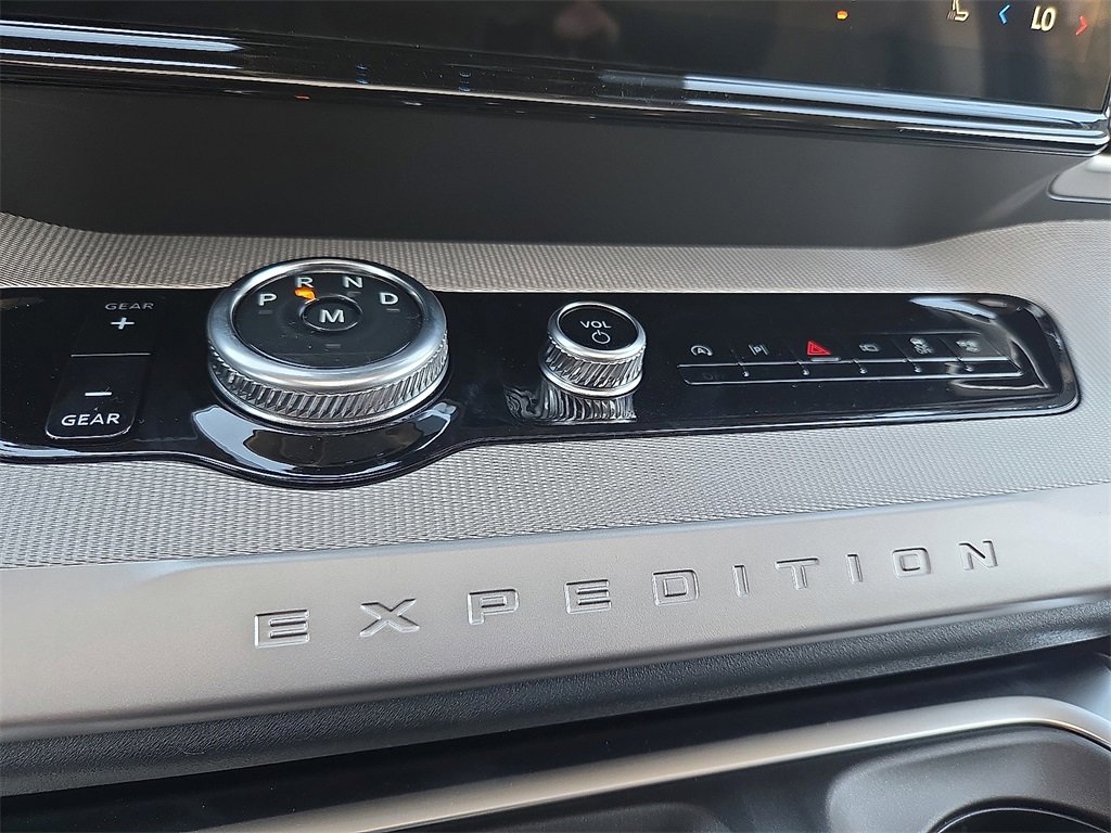 New 2025 Ford Expedition Active image 15