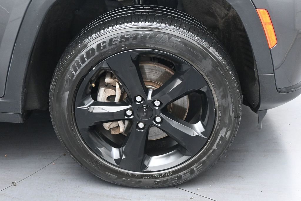 Used 2023 Jeep Grand Cherokee L Laredo AWD/4WD image 10