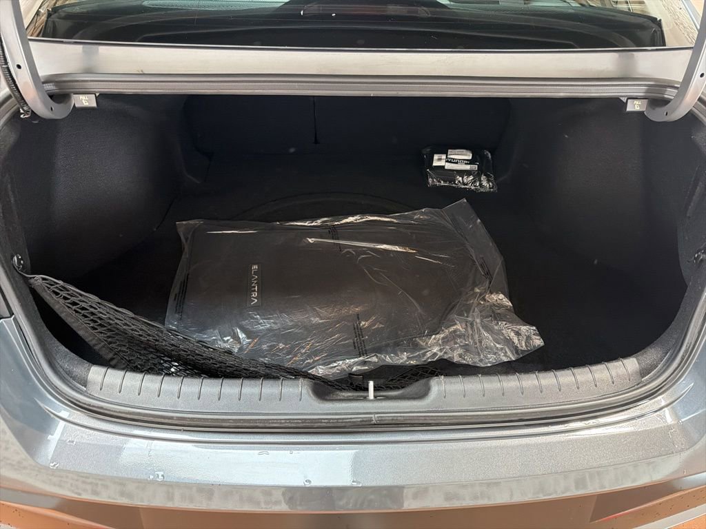 Used 2025 Hyundai Elantra Limited FWD image 13