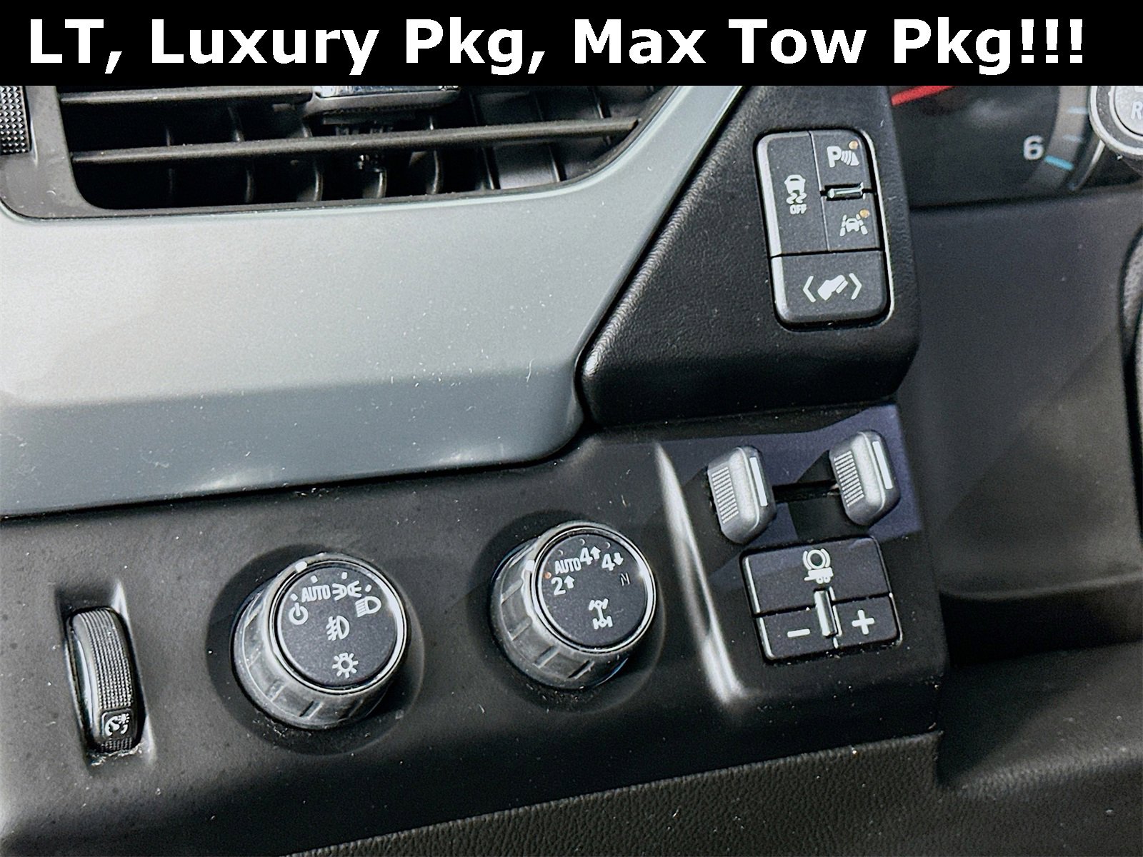 Used 2018 Chevrolet Suburban LT image 11