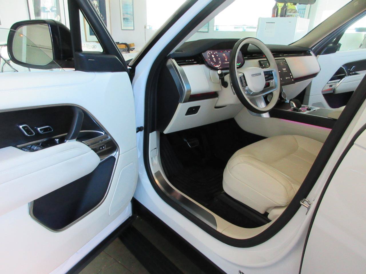 Used 2023 Land Rover Range Rover SE AWD/4WD image 6