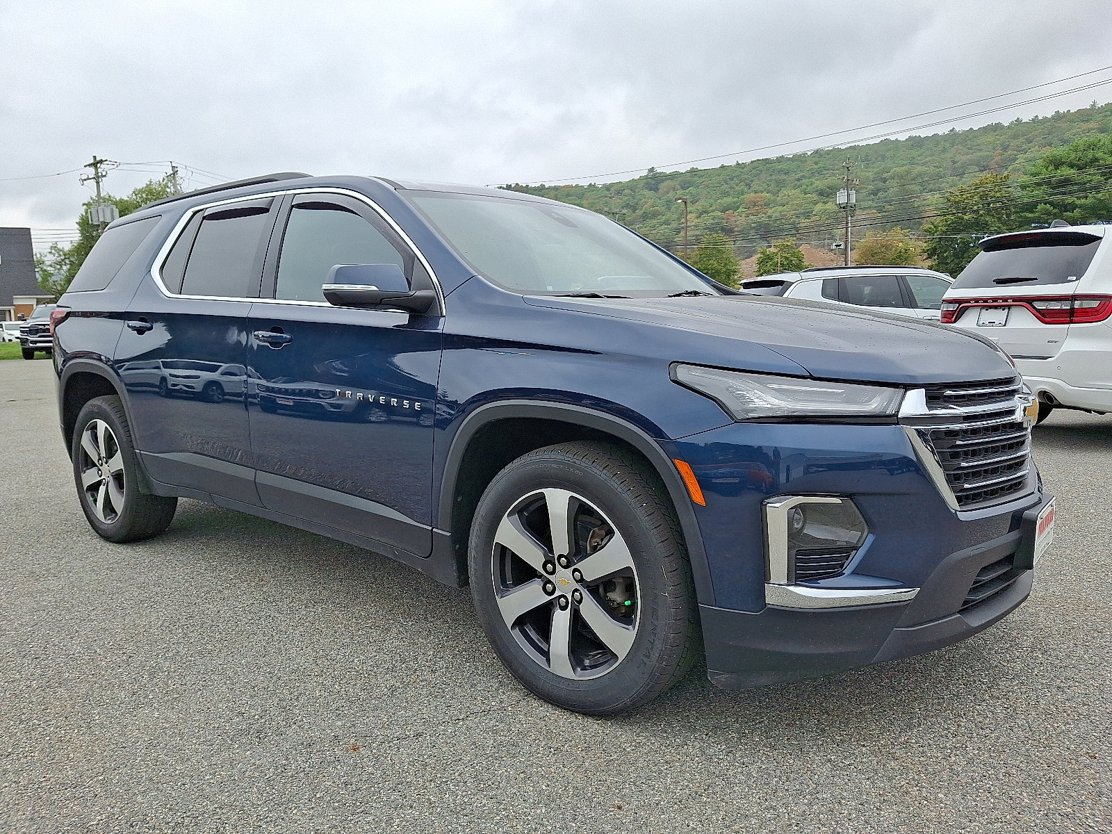 Used 2023 Chevrolet Traverse LT w/ LT Premium Package image 1