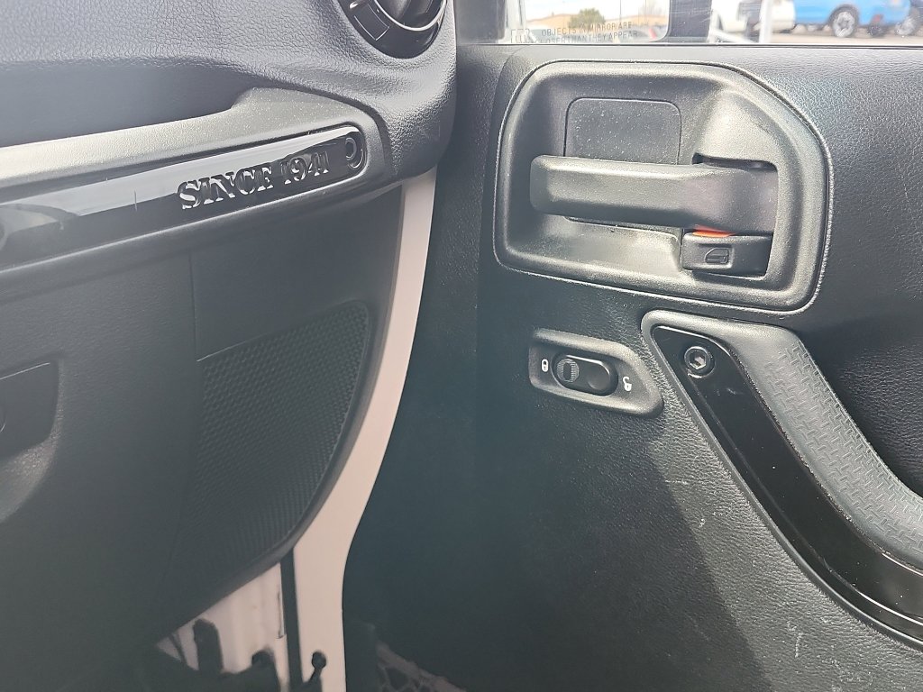 Used 2017 Jeep Wrangler Unlimited Sahara image 28