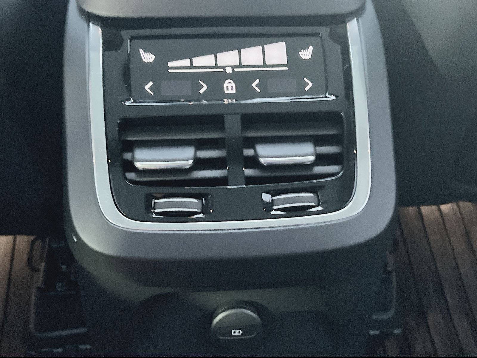 Certified 2024 Volvo XC90 T8 Ultimate w/ Protection Package AWD/4WD image 23
