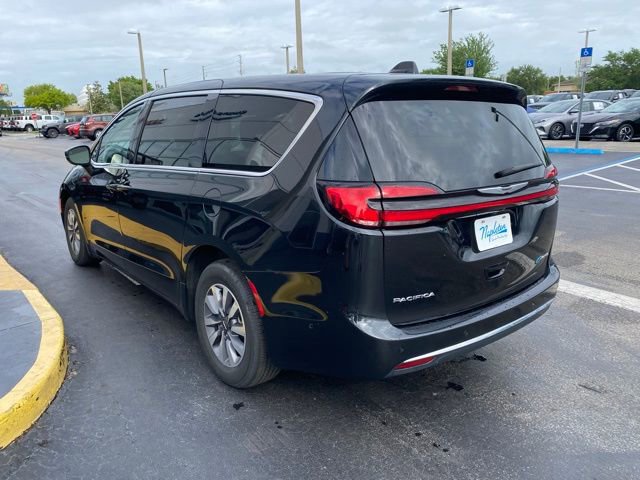 Used 2023 Chrysler Pacifica Touring-L image 7