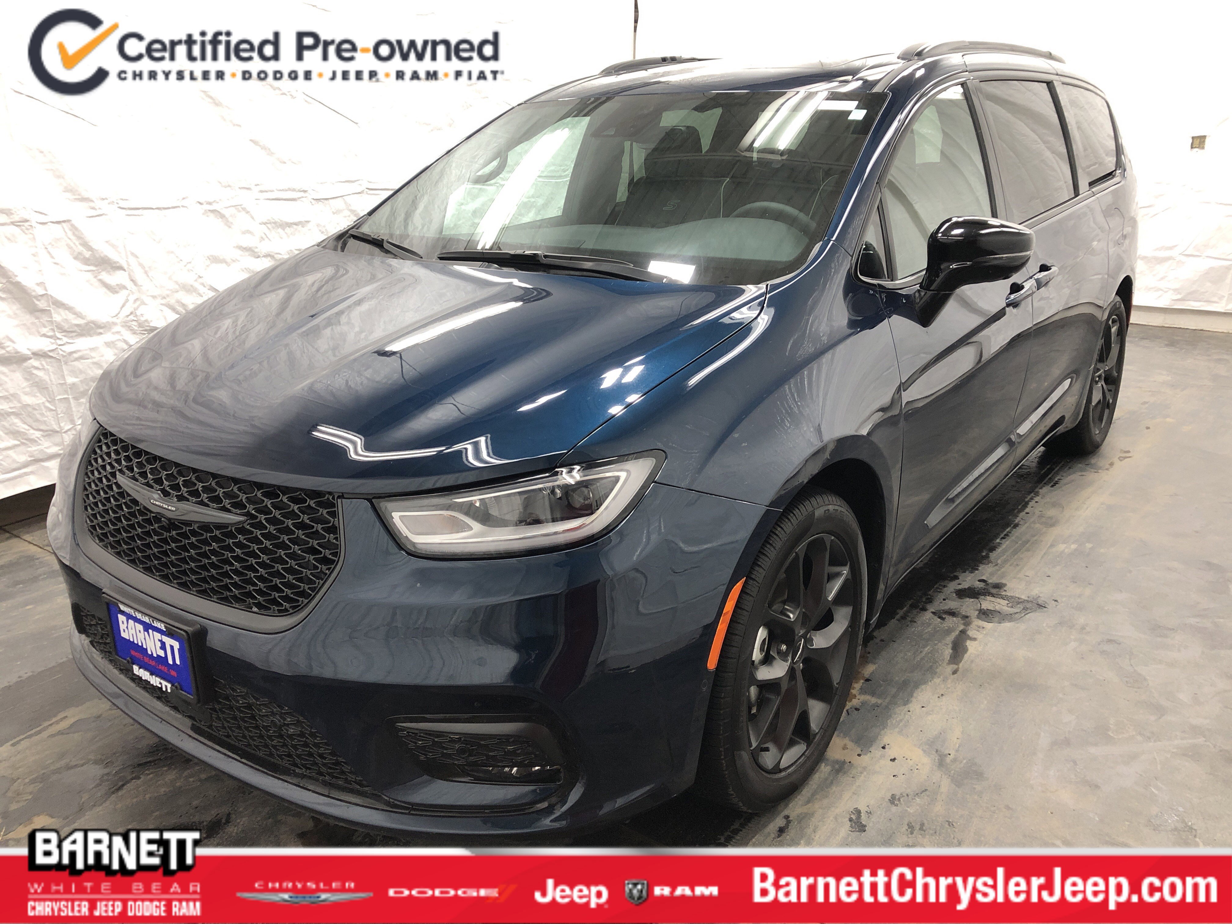 Certified 2025 Chrysler Pacifica Limited FWD image 1