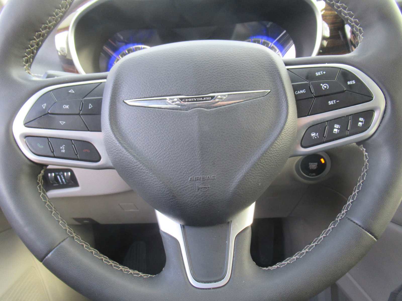 Used 2023 Chrysler Pacifica Limited image 23
