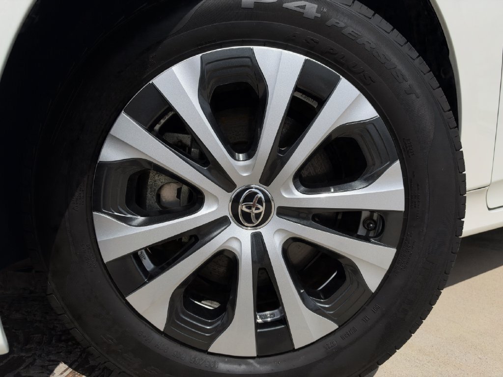 Used 2020 Toyota Prius Prime XLE FWD image 11