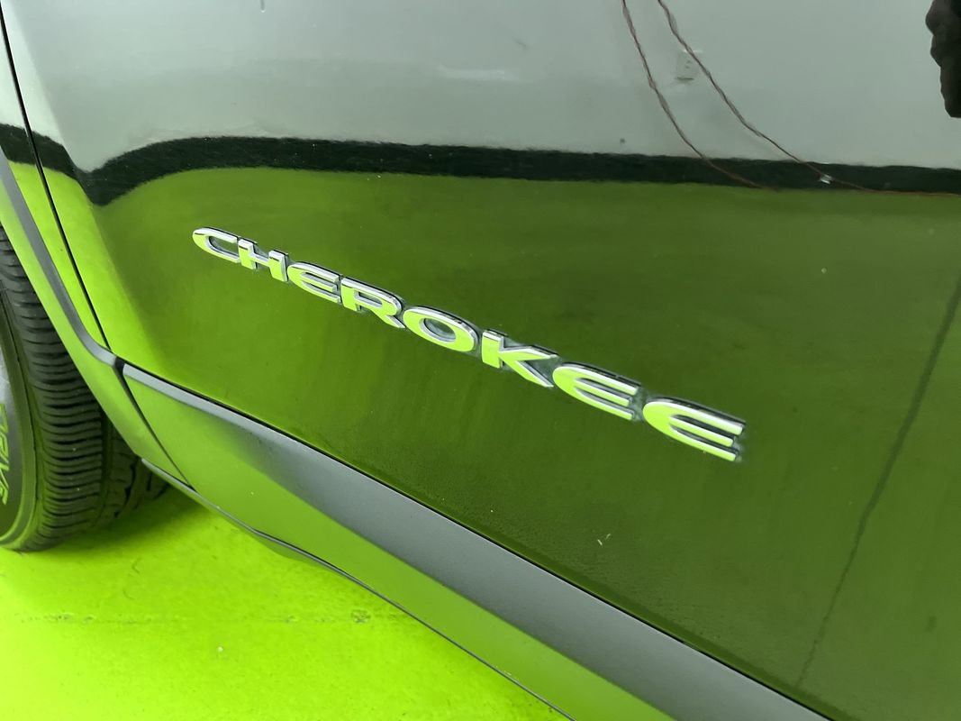 Used 2022 Jeep Cherokee Latitude Lux w/ Sun & Sound Group AWD/4WD image 14