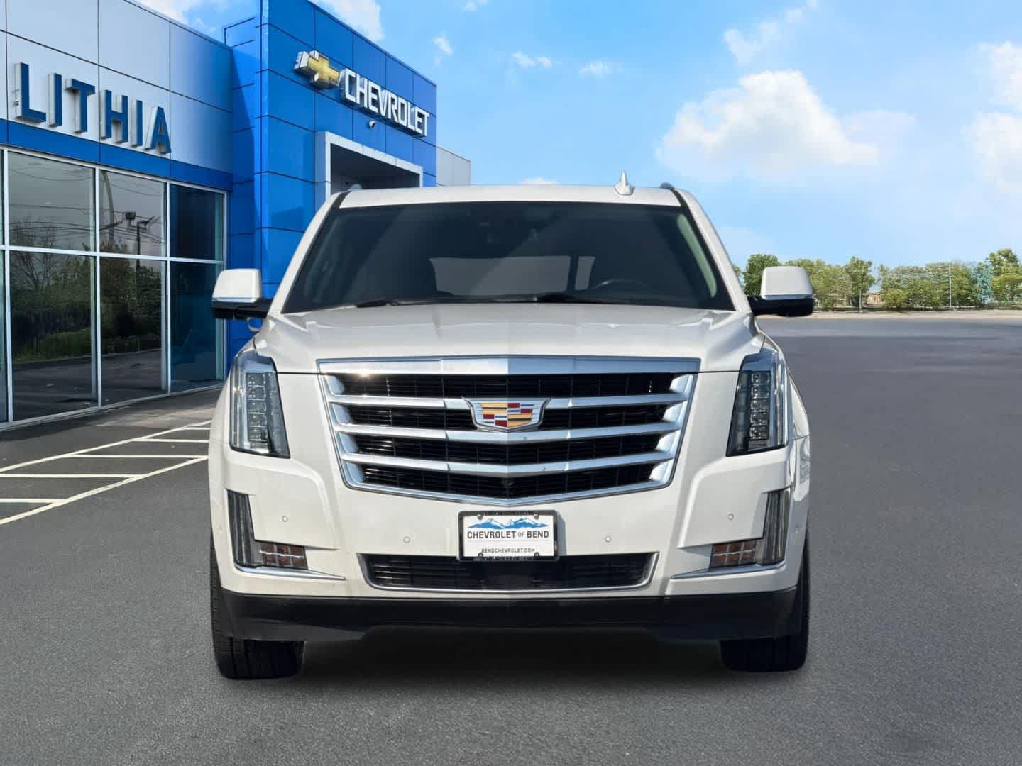 Used 2020 Cadillac Escalade Premium Luxury AWD/4WD image 10