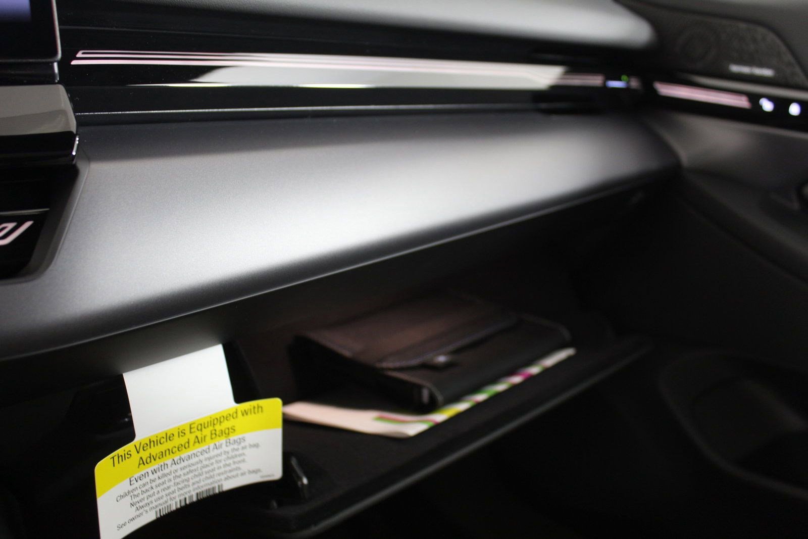 Used 2025 BMW 530i w/ Premium Package image 32