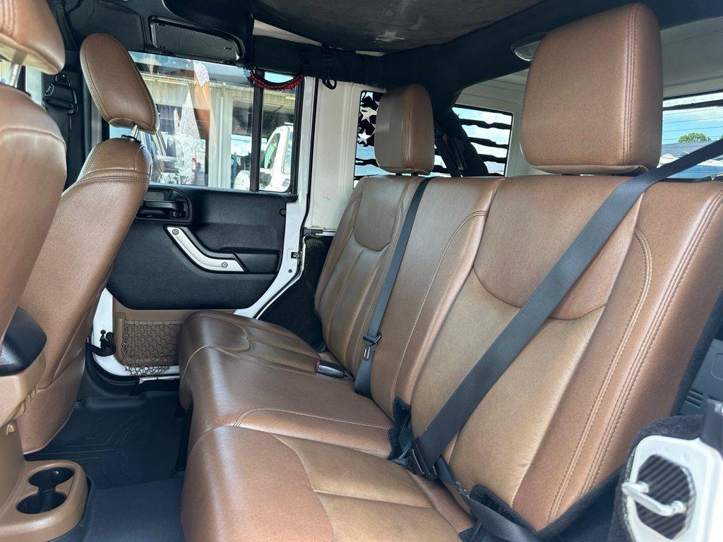 Used 2017 Jeep Wrangler Unlimited Sahara w/ Max Tow Package AWD/4WD image 16