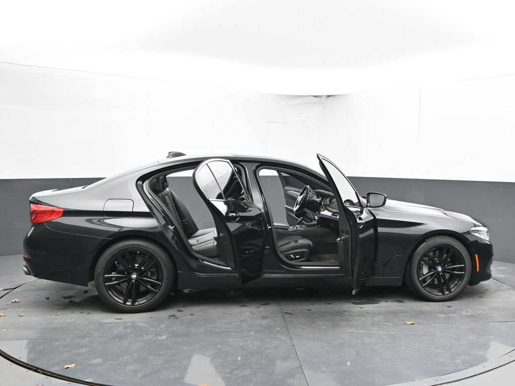 Used 2017 BMW 540i xDrive image 41