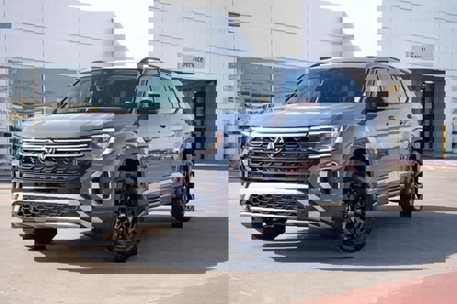 New 2026 Volkswagen Atlas Peak Edition image 2