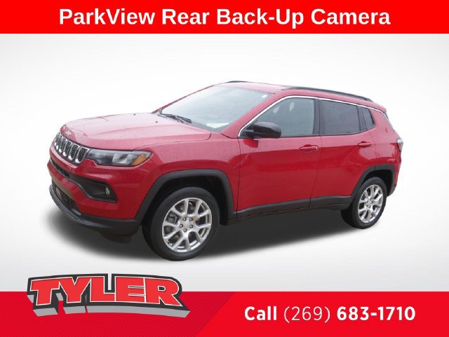 Used 2023 Jeep Compass Latitude AWD/4WD image 3