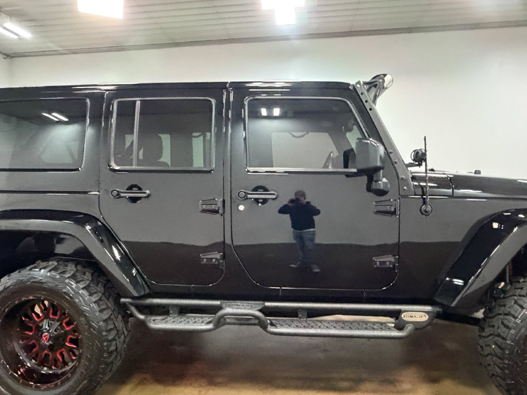 Used 2015 Jeep Wrangler Unlimited Sahara w/ Connectivity Group AWD/4WD image 32
