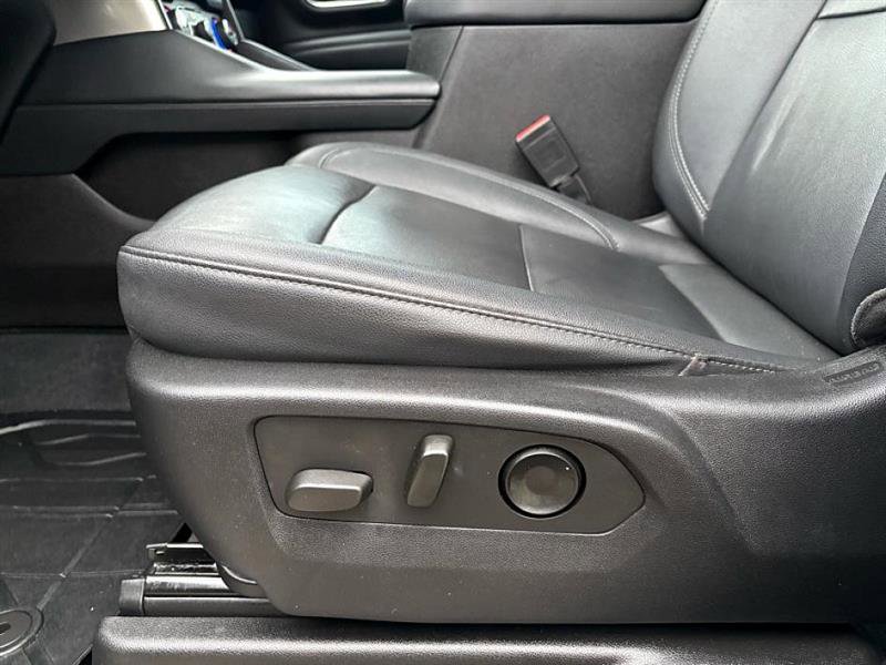 Used 2022 Chevrolet Tahoe Z71 w/ Luxury Package image 16