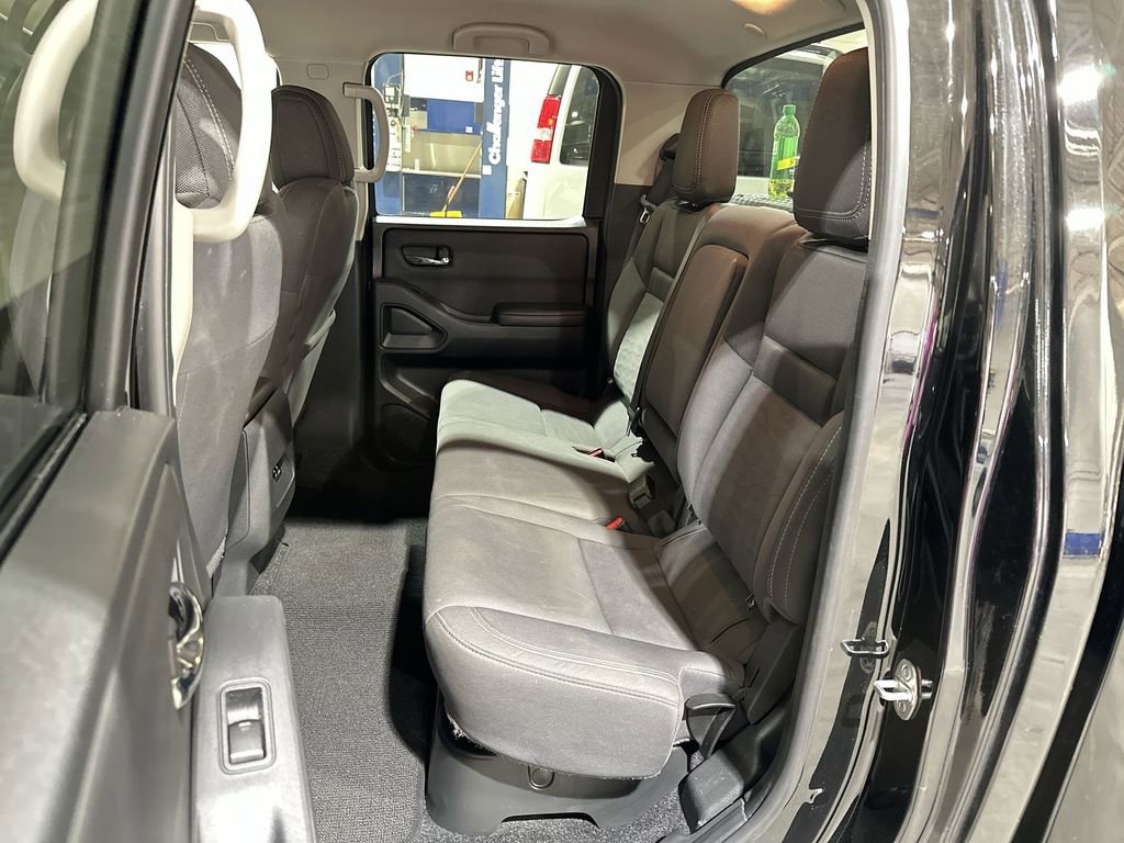 Used 2023 Nissan Frontier SV image 23