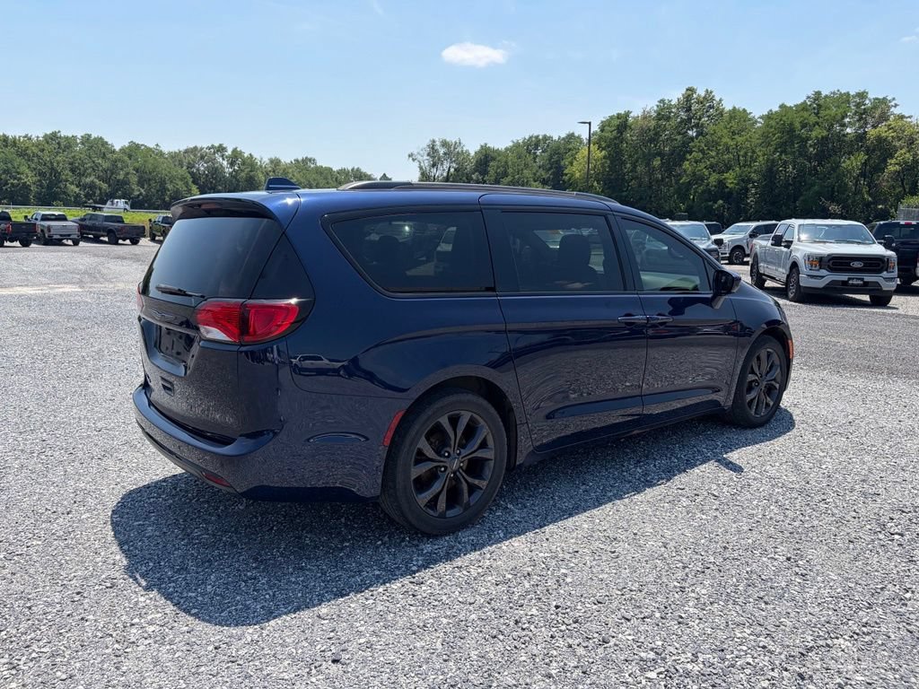 Used 2018 Chrysler Pacifica Touring-L Plus w/ Advanced Safetytec Group FWD image 10