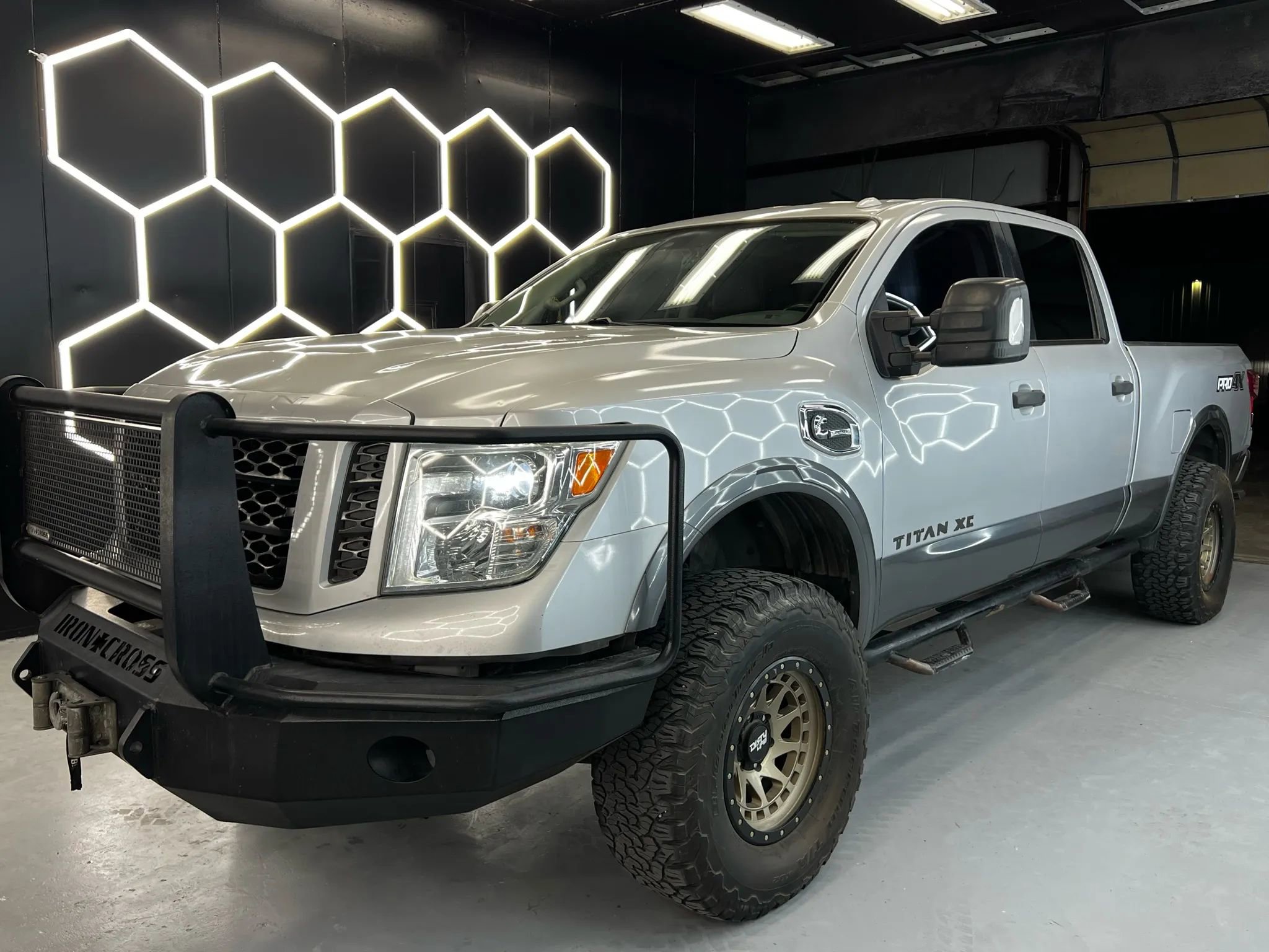 Used 2017 Nissan Titan PRO-4X AWD/4WD image 6