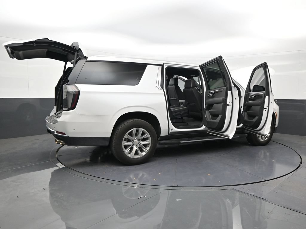 Used 2025 Chevrolet Suburban Premier RWD image 27