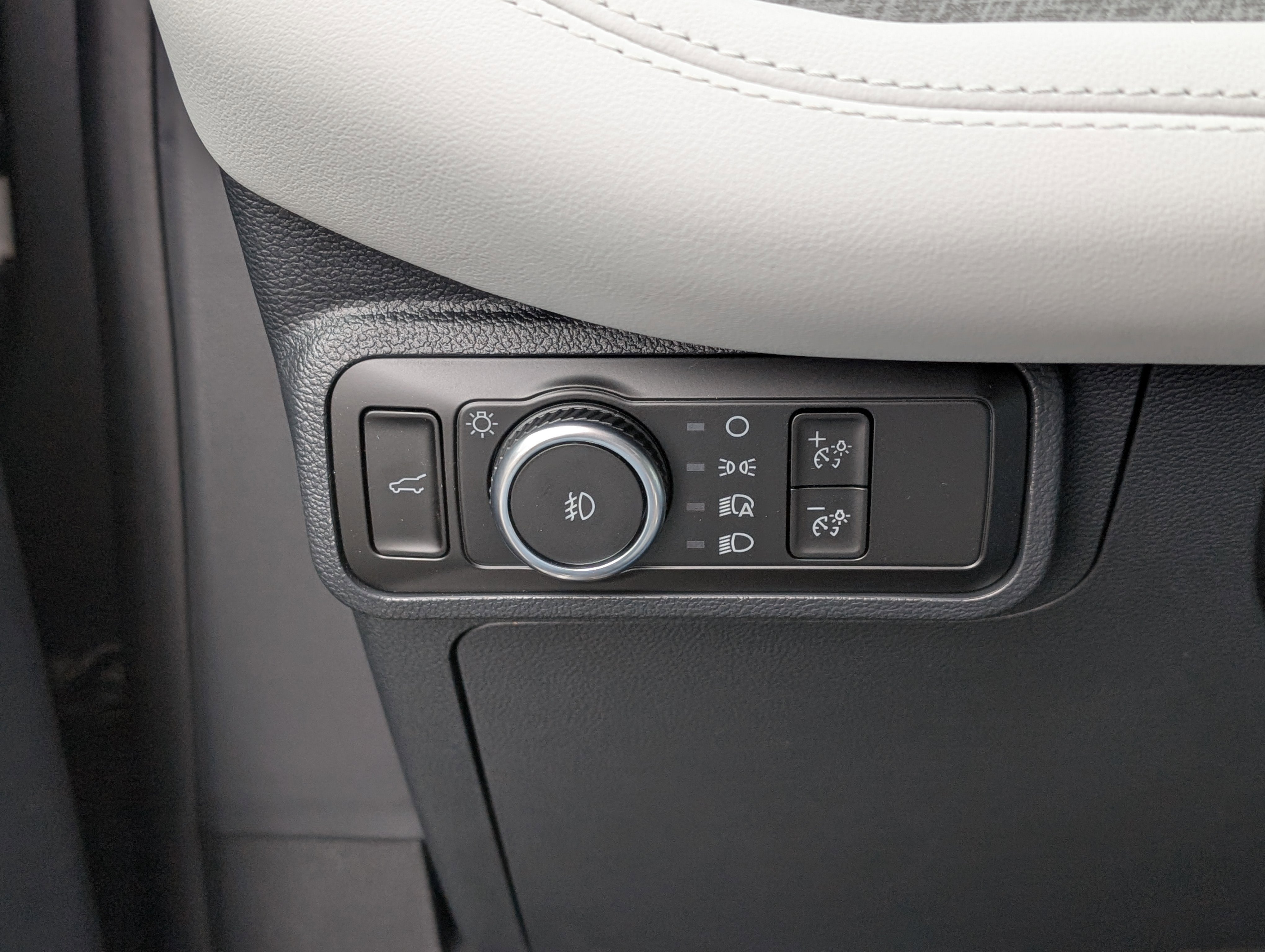 New 2026 Ford Explorer Platinum w/ LUX Leather Package image 21