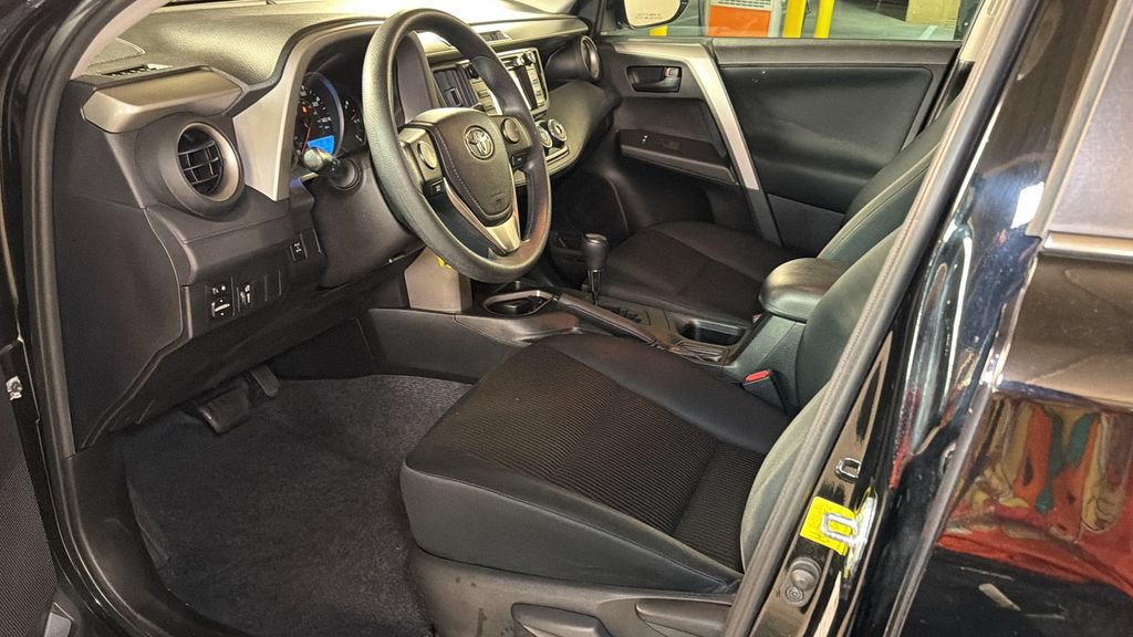 Used 2016 Toyota RAV4 LE AWD/4WD image 18