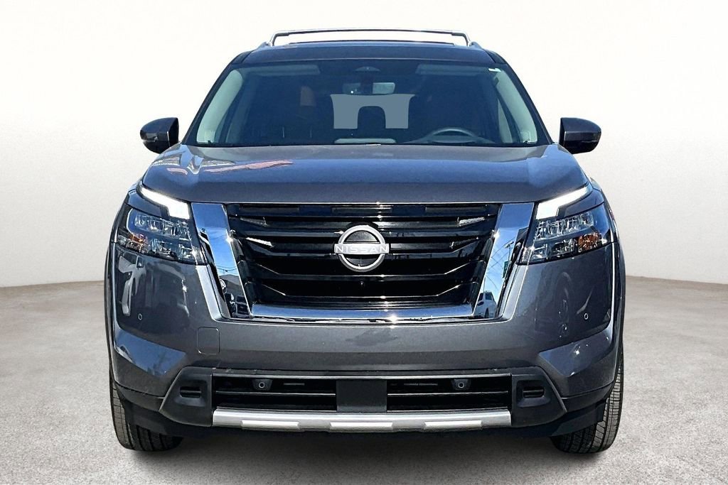 Used 2025 Nissan Pathfinder Platinum image 6