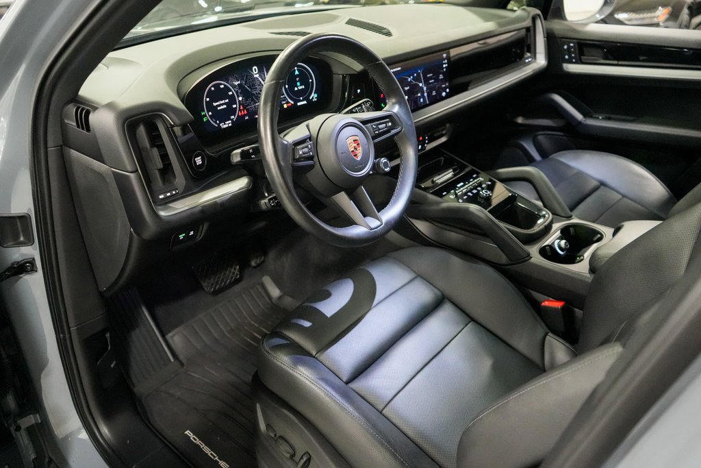 Used 2024 Porsche Cayenne image 9
