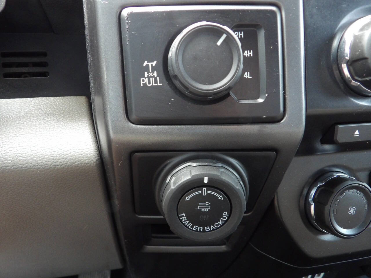 Used 2017 Ford F150 XLT w/ Equipment Group 301A Mid image 13