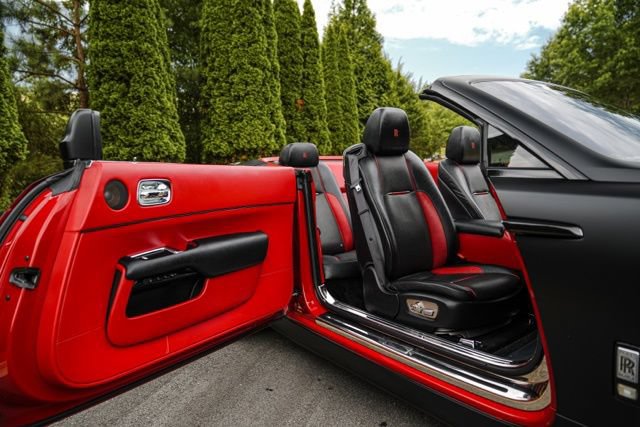 Used 2016 Rolls-Royce Dawn RWD image 27