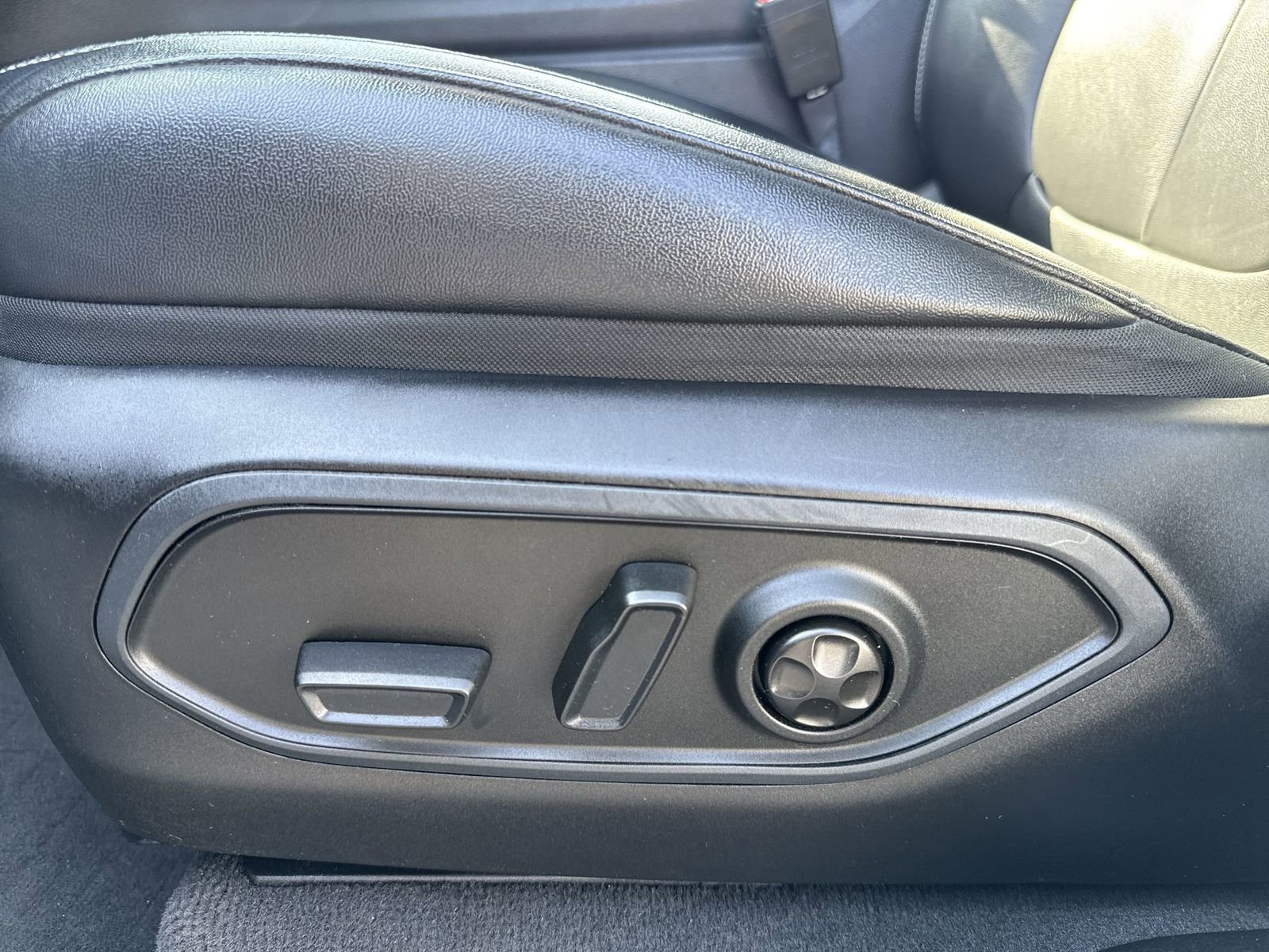 Used 2023 Jeep Grand Cherokee 4WD 4xe image 12