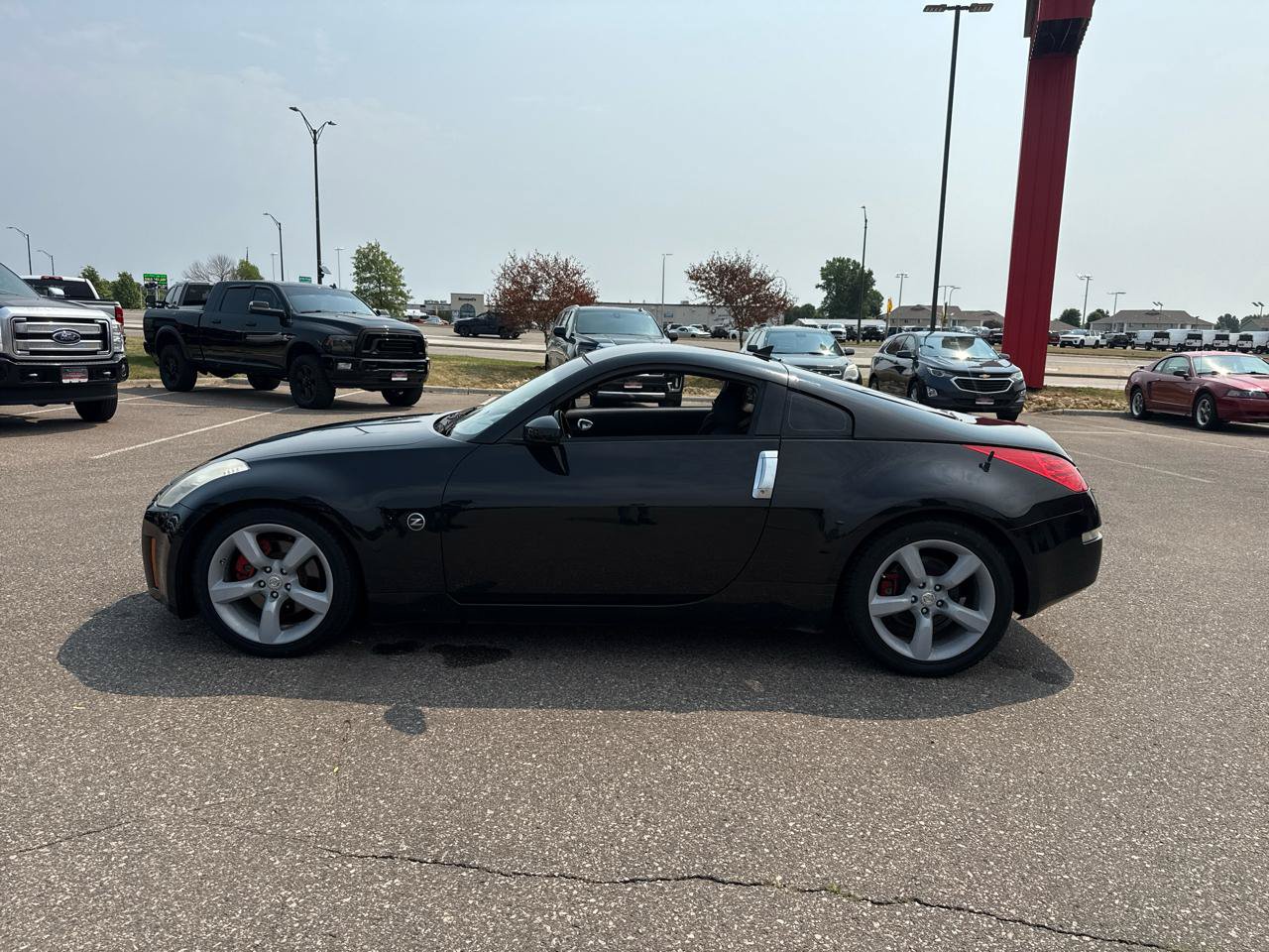 Used 2006 Nissan 350Z Coupe RWD image 2